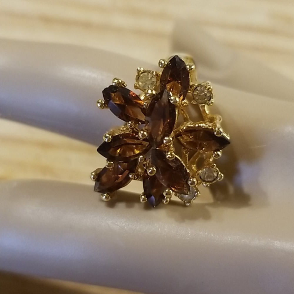 Avon 1970s Cocktail Ring Size 7 Topaz - Picture 3 of 4